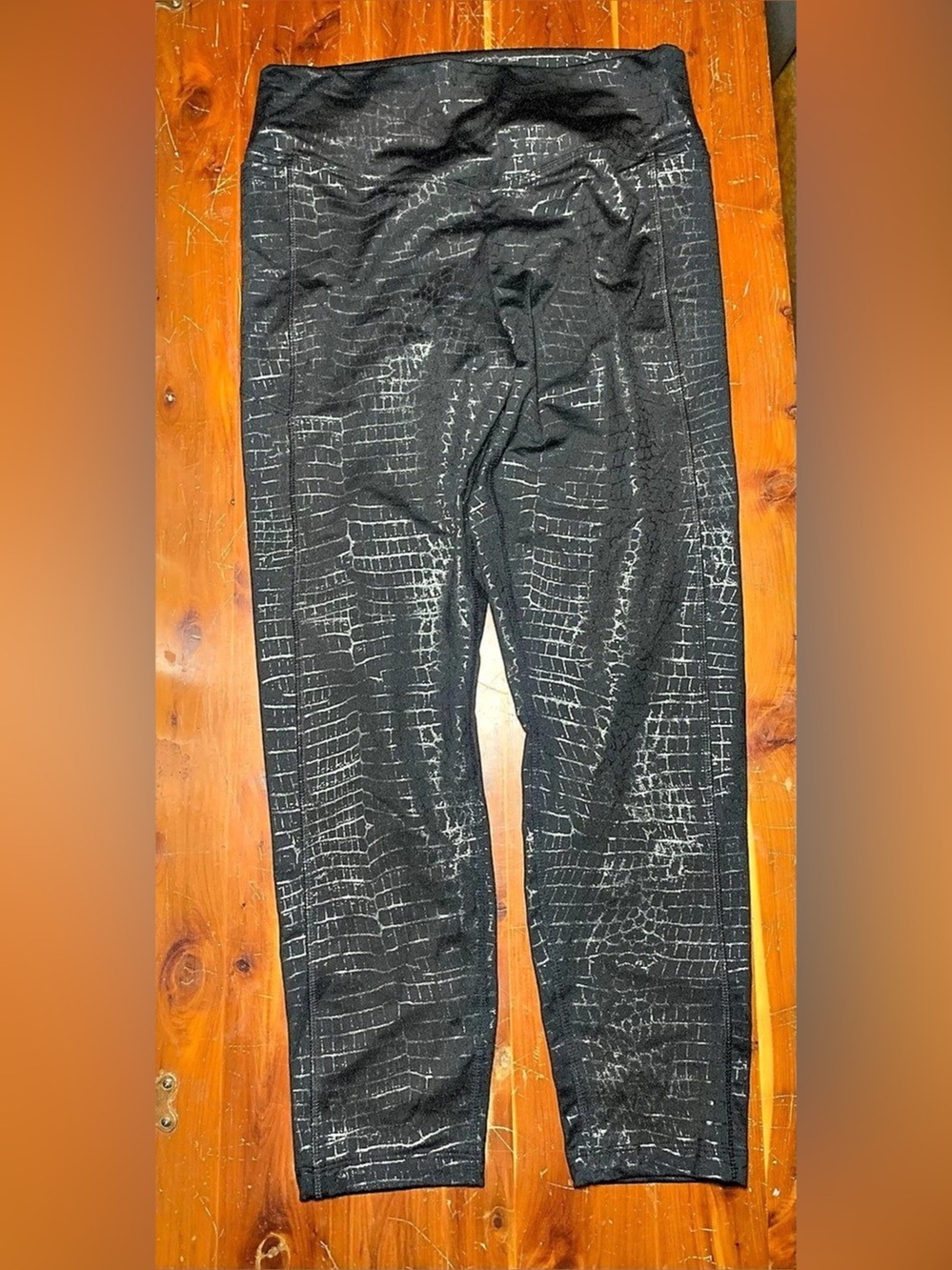 PINK Victoria's Secret Ultimate Crocodile Print Leggings in Black Size Large